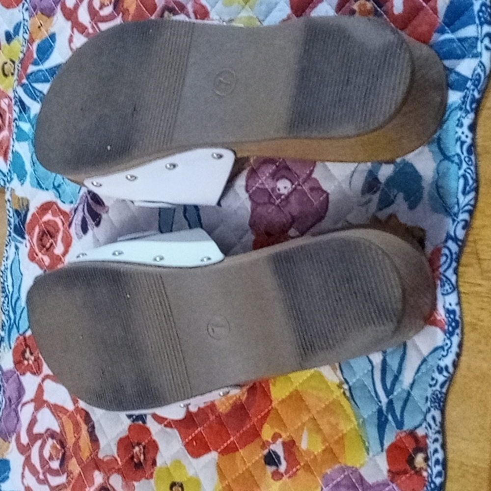 Sandles - Picture 3 of 3